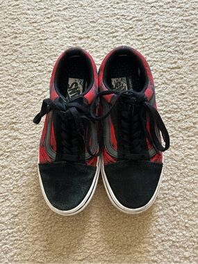 Vans Men’s/Women’s Red and Black Low-Top Sneakers